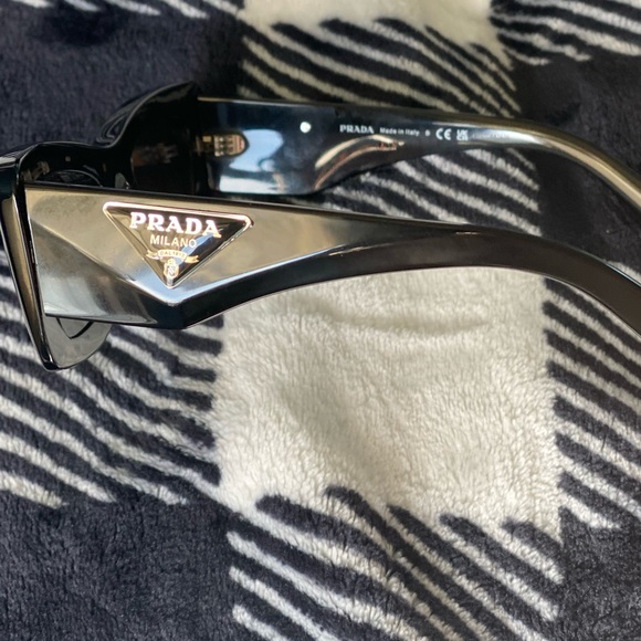 Prada sunglasses (PR13ZS) - Picture 2 of 6